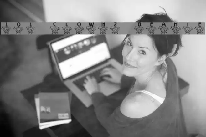 101! ClownZ Beanie Font examples