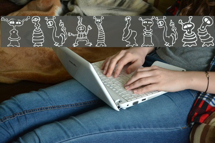 Alien Twits Font examples