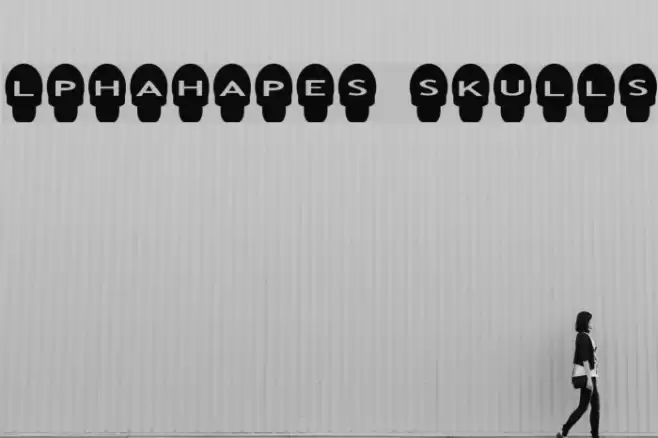 AlphaShapes skulls Шрифта examples