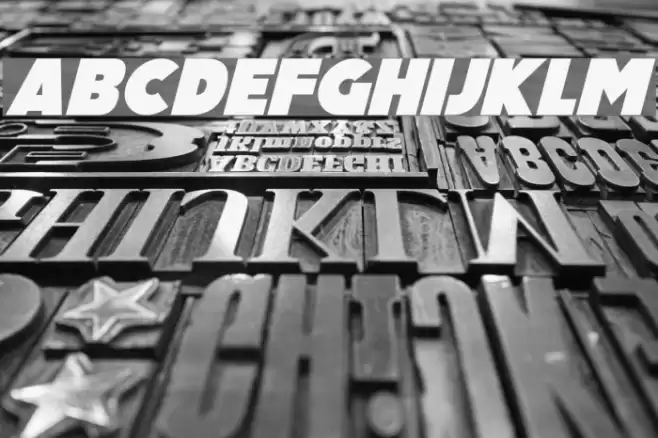 Big Black Bear Italic Fonte examples