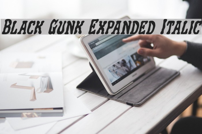Black Gunk Expanded Italic Font examples