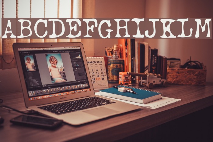 btd BeezWax Font examples