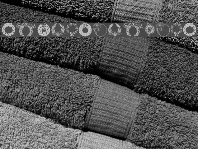 ChristmasWreath Font examples