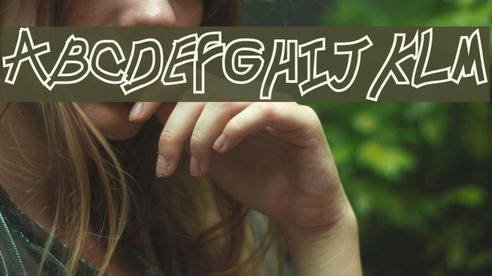 Chunkmuffin HollowThick Font examples