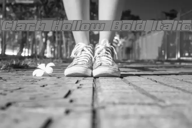 Clark Hollow Bold Italic Polices examples