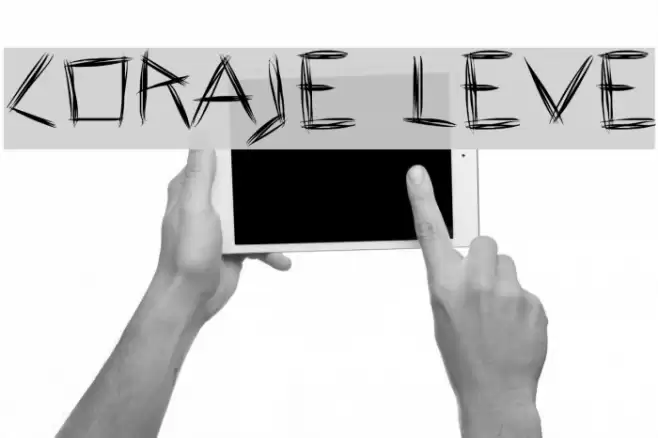 Coraje Leve Schriftart examples