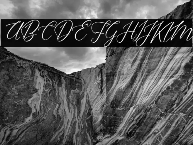 DellaineFREE Font examples