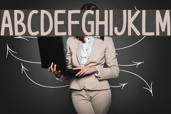 DieGrinsekatze Font examples