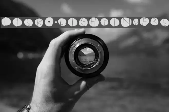 DiskO-LightInvers Font examples