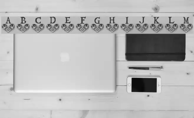 Distelfink Heart Font examples