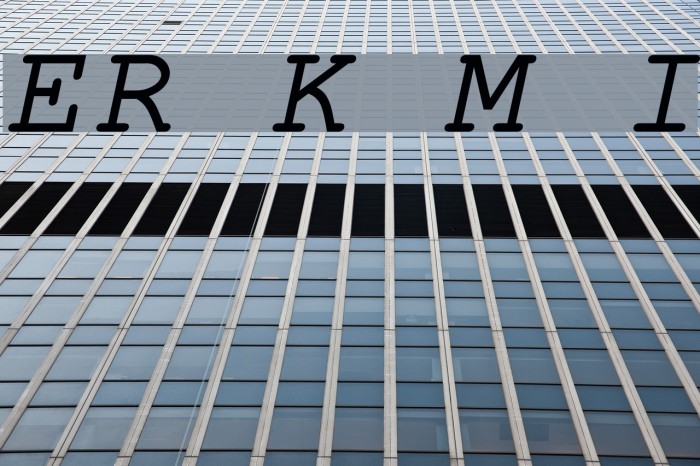 ER Kurier Mac Italic Font examples