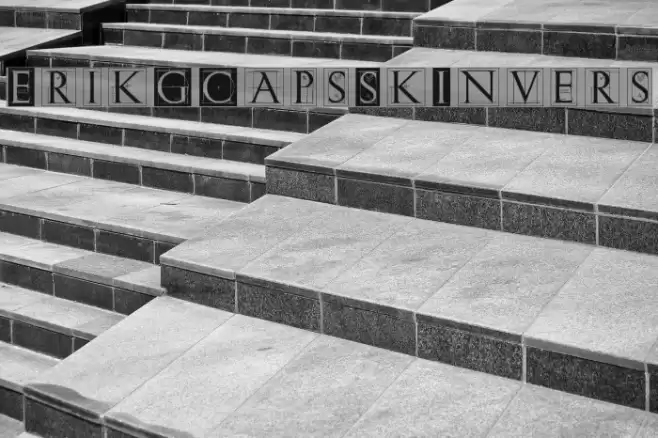 ErikGCapsSkInvers Schriftart examples