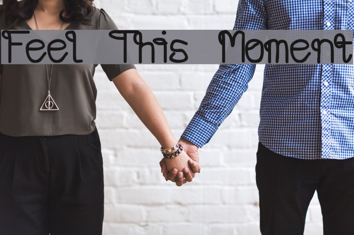 Feel This Moment Font examples