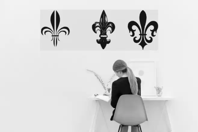 Fleur de Lys Regular Font examples