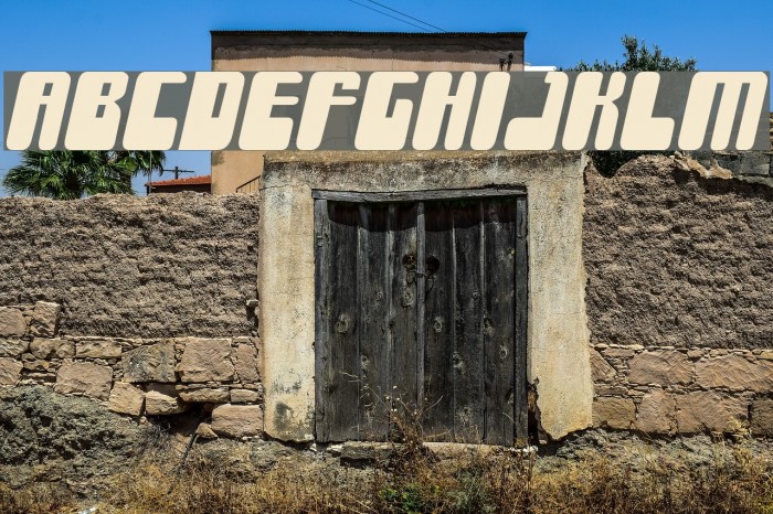 Force Majeure Font examples