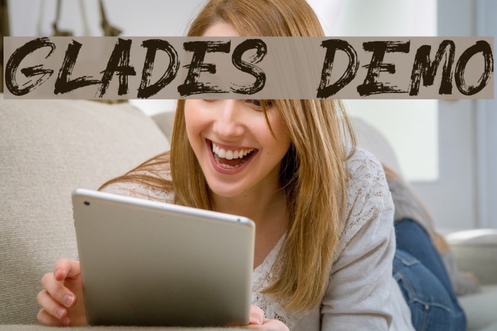 GLADES - DEMO फ़ॉन्ट examples