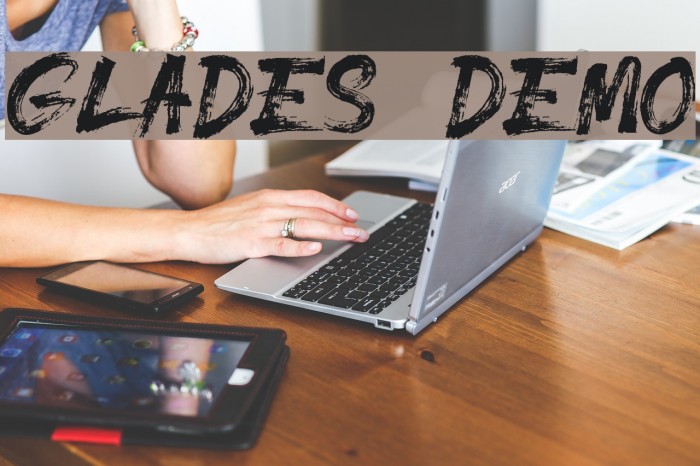 GLADES - DEMO फ़ॉन्ट examples