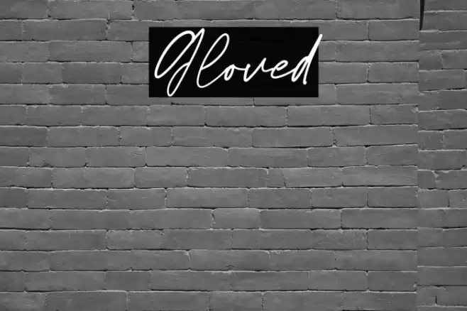 Gloved Font examples