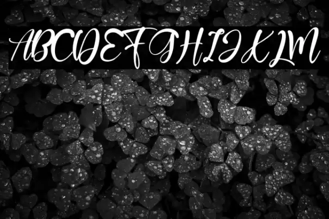 GoldenCristal Font examples