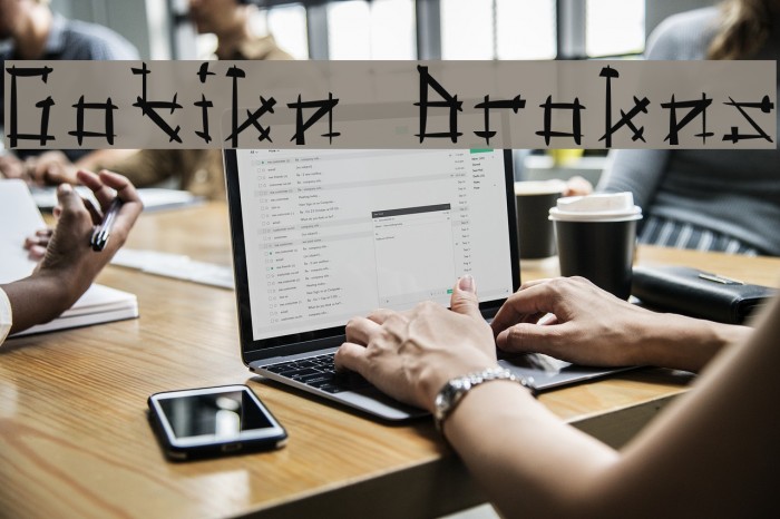 Gotika Brokas Font examples