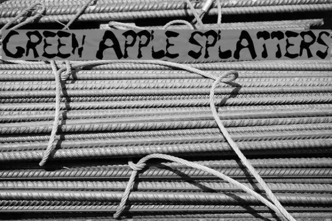 Green Apple Splatters Font examples