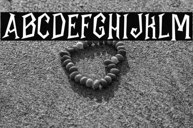 HalloweenKliwones-Regular Font examples