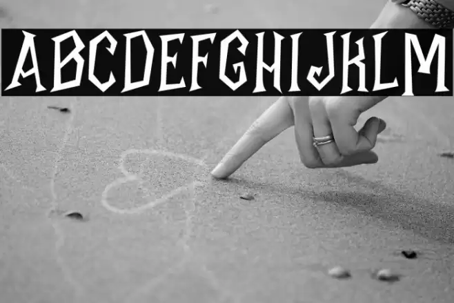 HalloweenKliwones-Regular Font examples