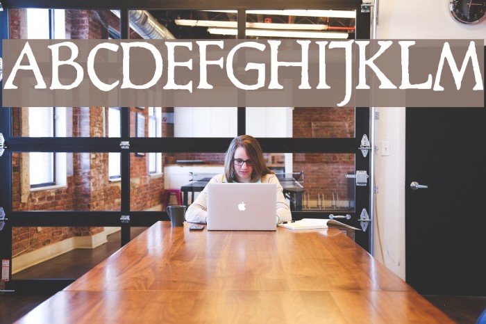 HamletOrNot Font examples