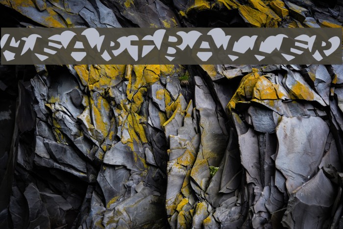 HeartBaller Font examples
