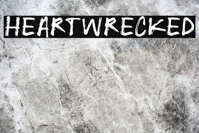 Heartwrecked फ़ॉन्ट examples