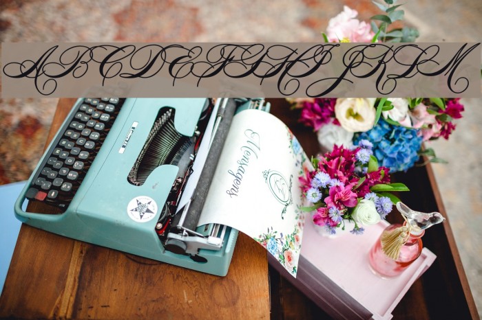HelenaScript ES Font examples