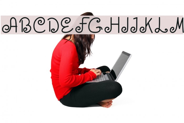 HOLY MOLLYN Font examples
