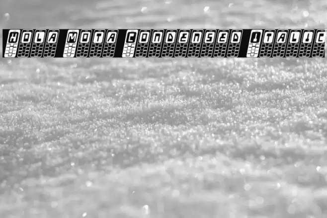 Hola Mota Condensed Italic Caratteri examples