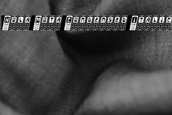 Hola Mota Condensed Italic Caratteri examples