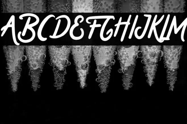 Holiday In Monday Font examples