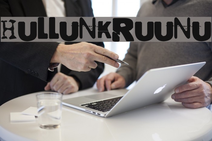 Hullunkruunu Font examples