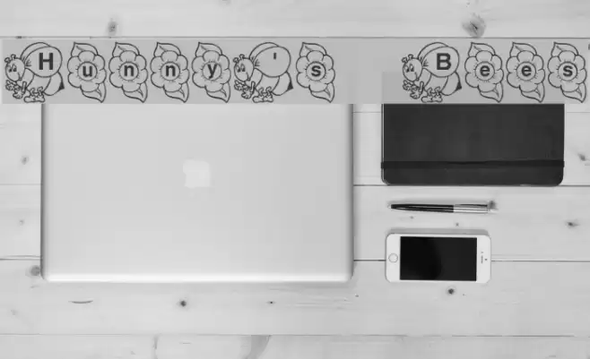 Hunny's Bees Font examples