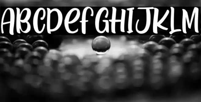 Januari Blossom Font examples