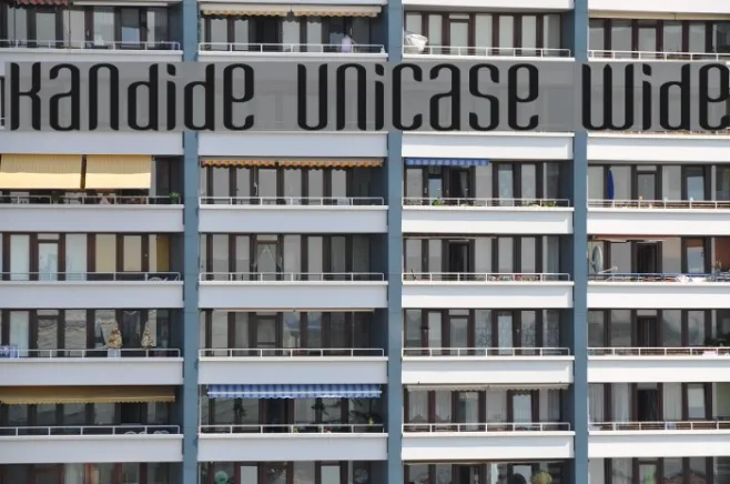 Kandide Unicase Wide Example 2