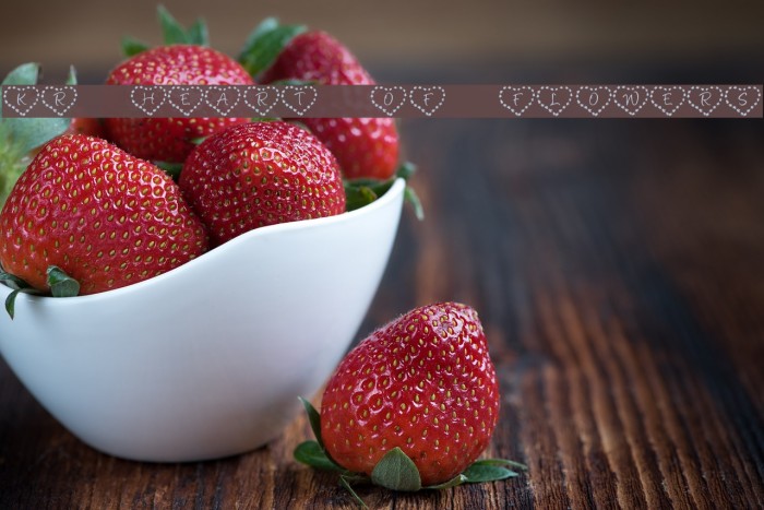 KR Heart of Flowers Font examples