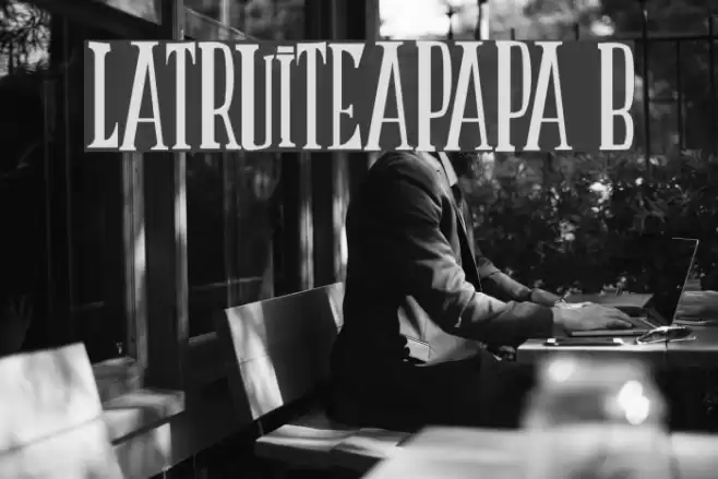 LATRUITEAPAPA B Font examples