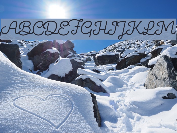La Patio Font examples
