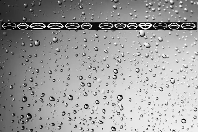 Labbra Regular Font examples