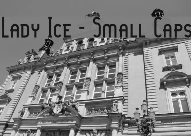 Lady Ice - Small Caps Fonte examples