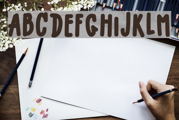 LITTLE MALLE Font examples