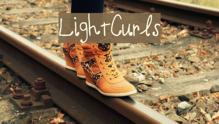 LightCurls फ़ॉन्ट examples