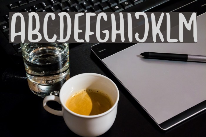 Little Boss Font examples