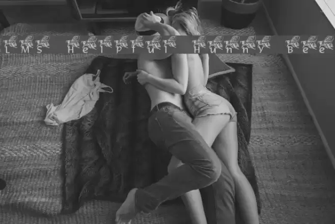 LMS Helpful Hunny Bee Font examples