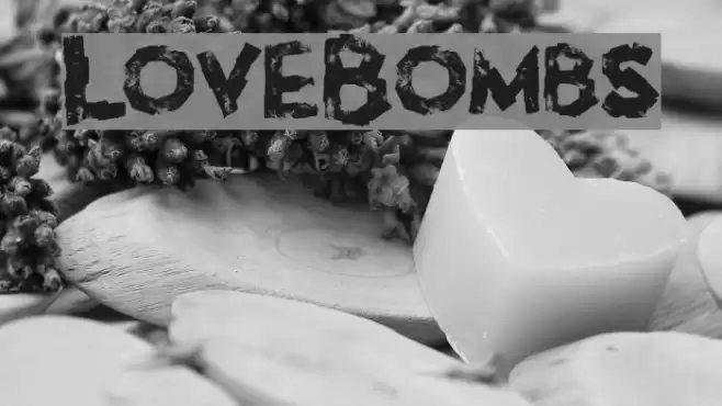 LoveBombs Шрифта examples