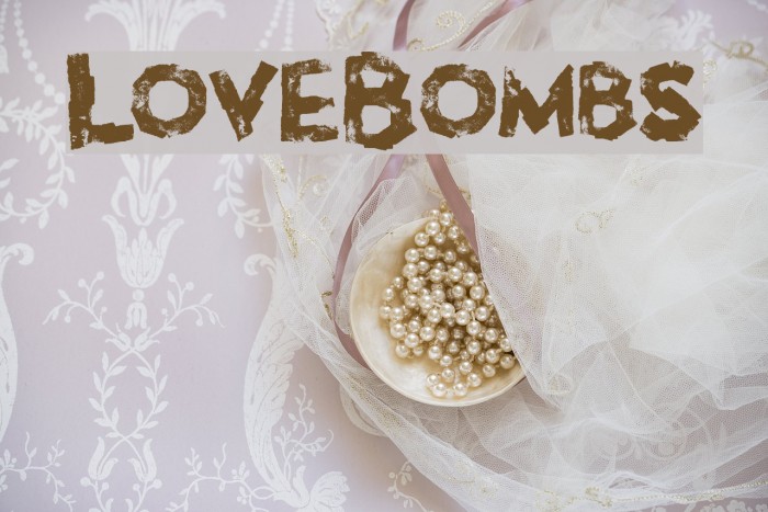 LoveBombs Font examples